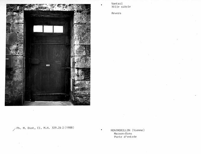 Revers du vantail de la porte d'entrée