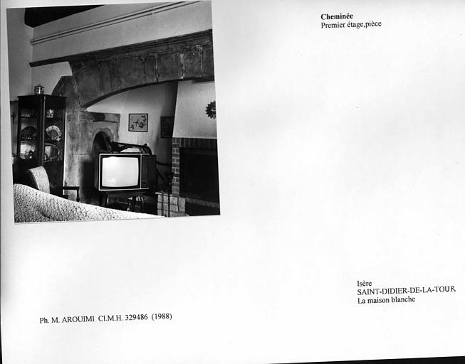 Cheminée au rez-de-chaussée de la maison