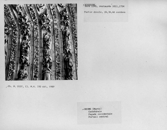Partie droite supérieure de la deuxième, troisième et quatrième voussures du portail central