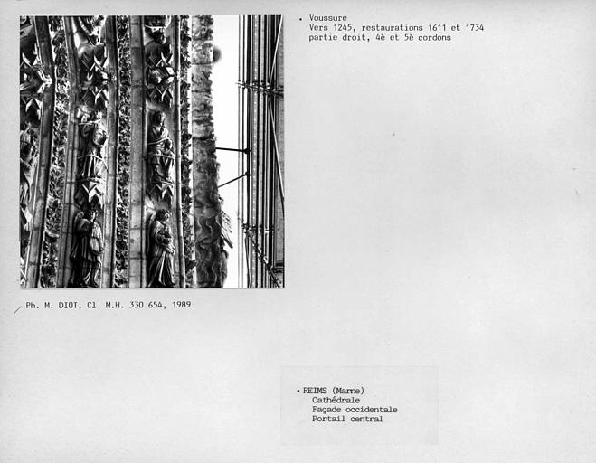 Quatrième et cinquième voussures à droite du portail central