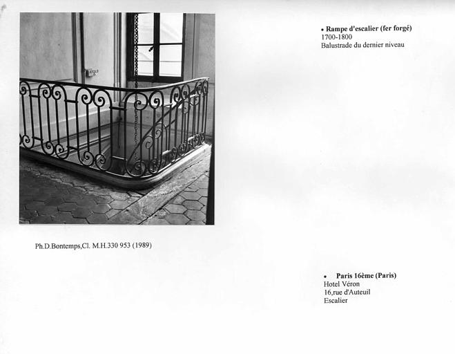 Balustrade du dernier niveau de la rampe en fer forgé de l'escalier