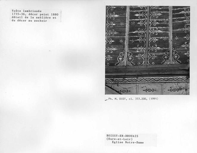 Charpente lambrissée, détail de la sablière et du décor peint au pochoir à la fin du XIXe siècle