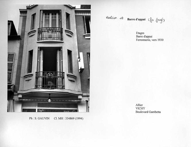Barres d'appui de la façade