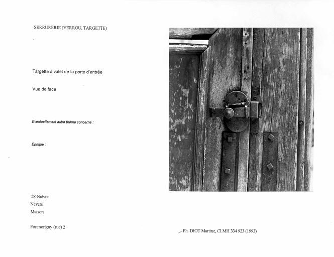 Targette à valet de la porte d'entrée. Vue de face