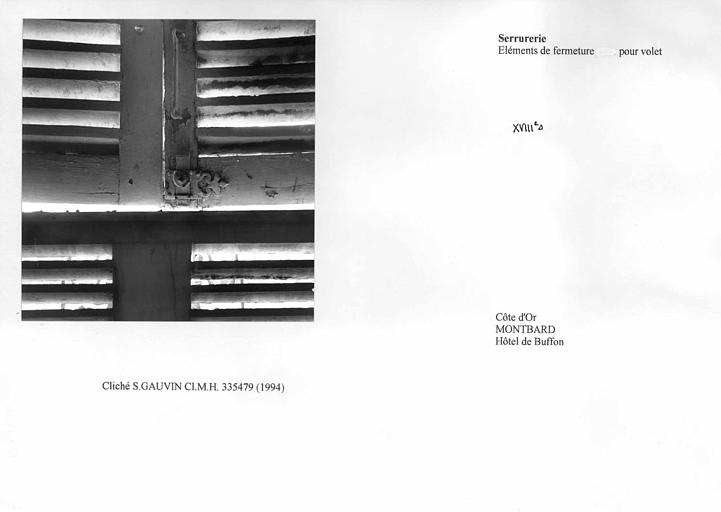 Serrurerie, targette fermant un volet. Vue de dessous