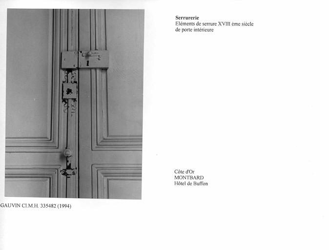 Serrurerie, éléments de porte intérieure. Vue de face