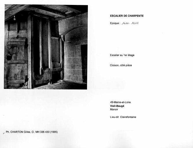 Escalier au premier étage. Cloison, côté pièce