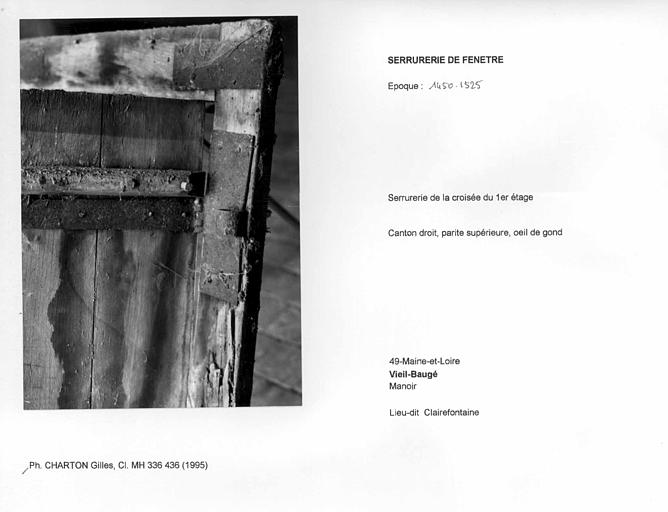 Serrurerie de la croisée du premier étage. Canton droit, partie supérieure, oeil de gond