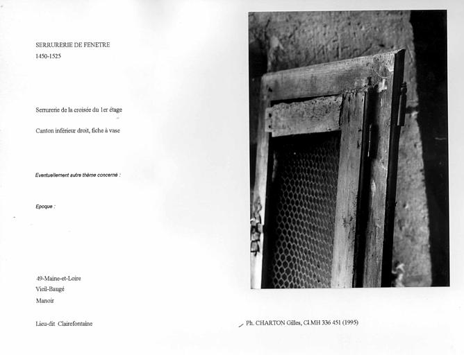 Serrurerie de la croisée du premier étage. Canton inférieur droit, fiche à vase