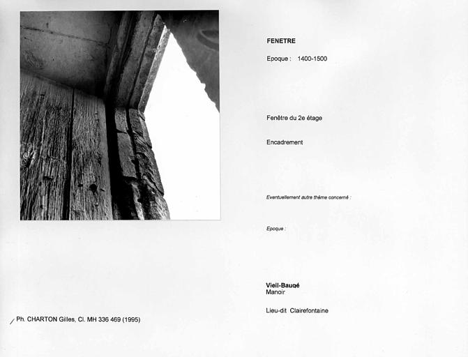 Fenêtre de la pièce du deuxième étage. Encadrement