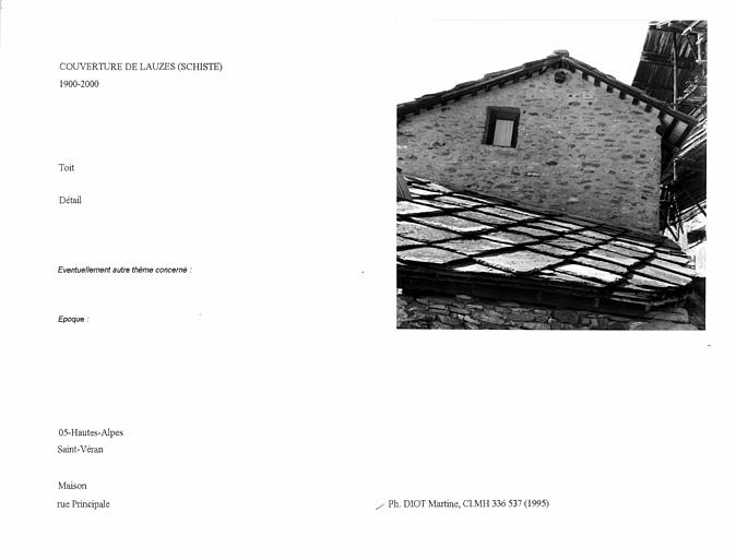 Couverture de lauzes du toit. Détail