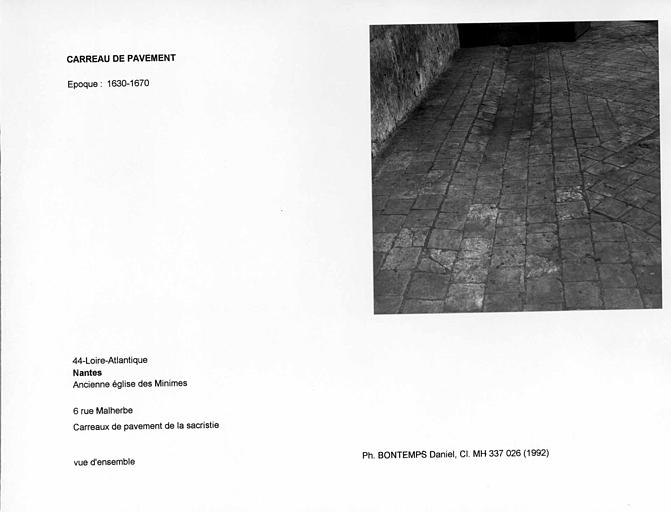 Carreaux de pavement de la sacristie. Vue d'ensemble