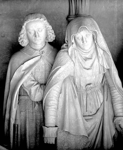 Groupe sculpté : l'Ensevelissement du Christ, détail : la Vierge et saint Jean