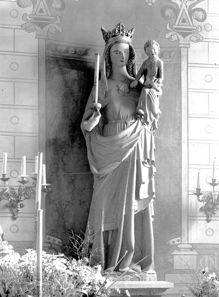 Statue : Vierge à l'Enfant dite la Vierge-au-chandelier, bas-côté sud - © Ministère de la Culture (France), Médiathèque du patrimoine et de la photographie, diffusion RMN-GP