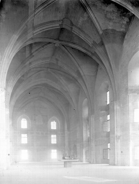 Salle haute du Consistoire au premier étage ou chapelle de Clément VI