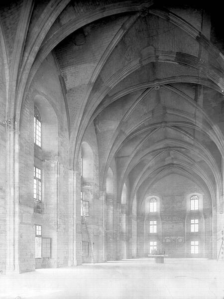 Salle haute du Consistoire au premier étage ou chapelle de Clément VI