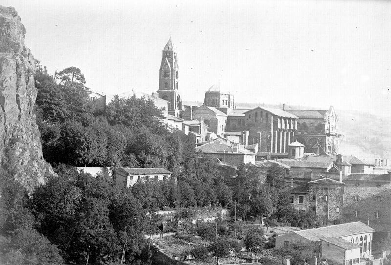 Vue d'ensemble de la cathédrale seule