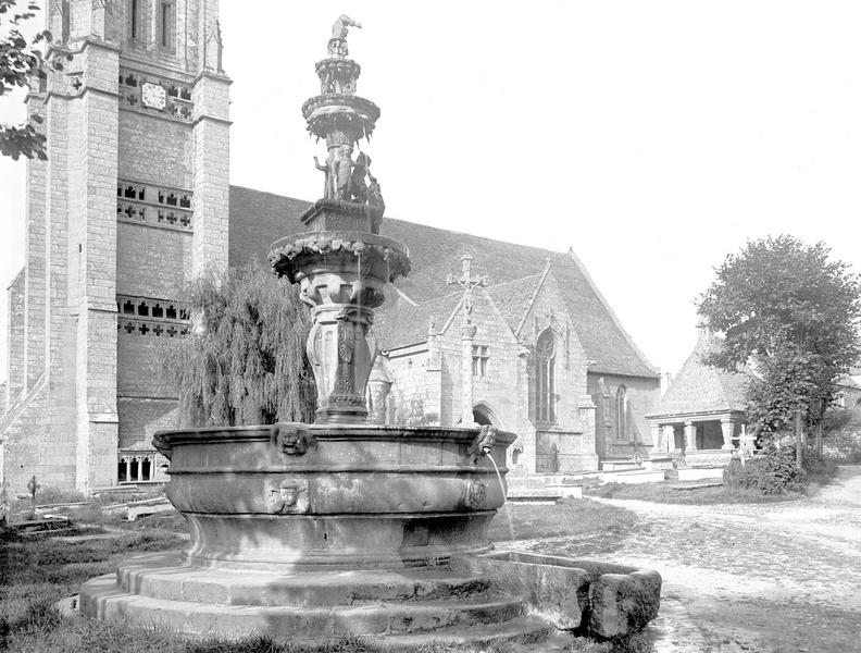 Fontaine : ensemble sud avec chapelle funéraire