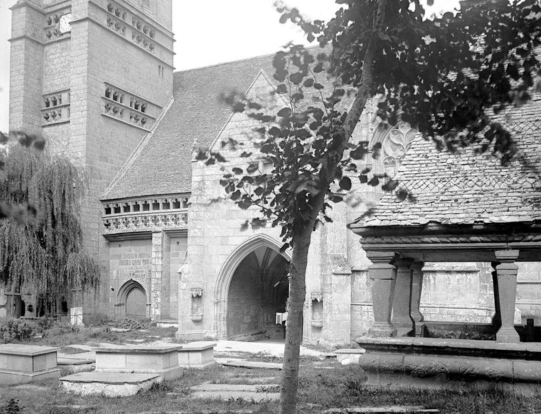 Partie de la chapelle et base du clocher