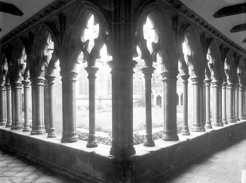 Cloître, vue intérieure d'angle