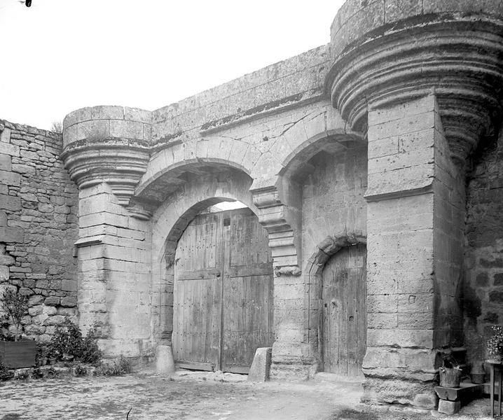 Porte fortifiée