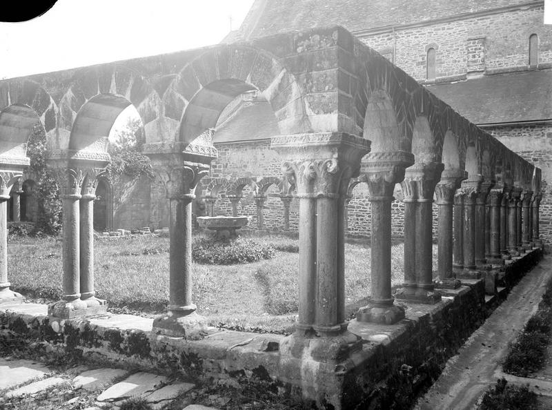 Cloître, côté ouest-nord