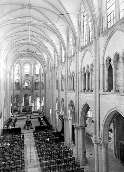 Vue prise de la tribune du narthex, premier étage