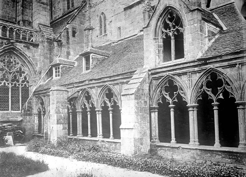 Cloître, parties est et nord