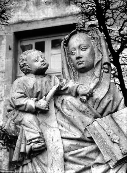 Statue : Vierge à l'Enfant