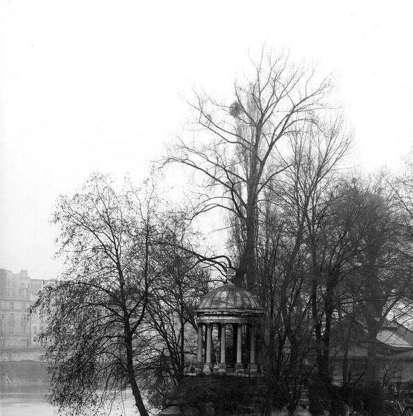 Vue prise de la rive opposée