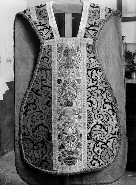 Chasuble : ornement d'Innocent VI