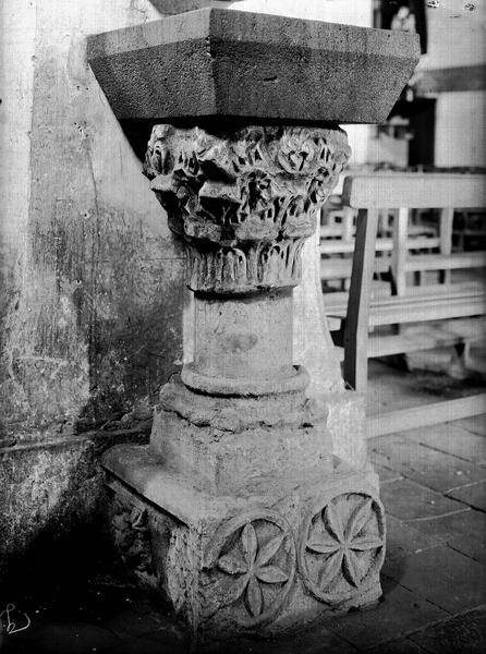 Chapiteau servant de bénitier - © Ministère de la Culture (France), Médiathèque du patrimoine et de la photographie, diffusion RMN-GP