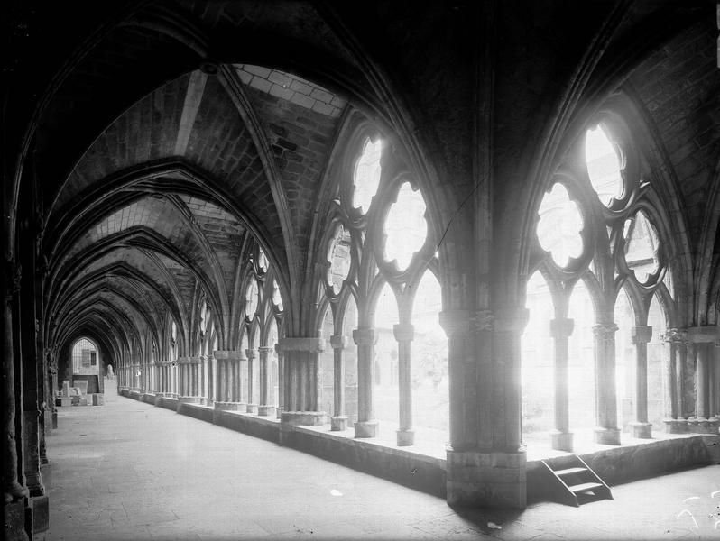 Le cloître