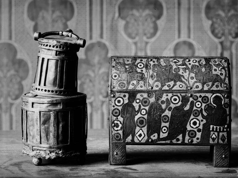 Reliquaire dit reliquaire lanterne ; Châsse : l'Adoration des Mages (avers) - © Ministère de la Culture (France), Médiathèque du patrimoine et de la photographie, diffusion RMN-GP