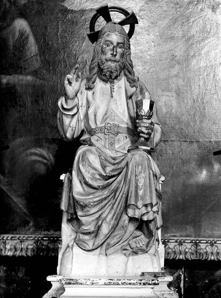 Statue : Christ bénissant, pierre