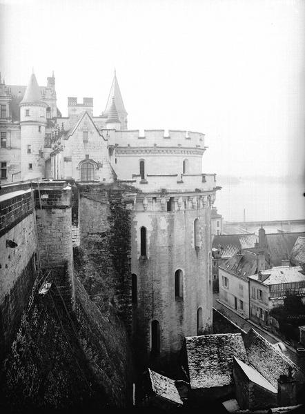 La tour des Minimes, vue sur la Loire