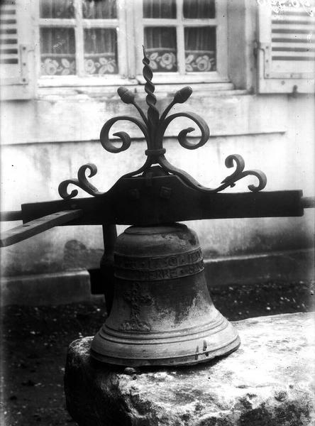 Cloche en bronze du XVIIIème siècle