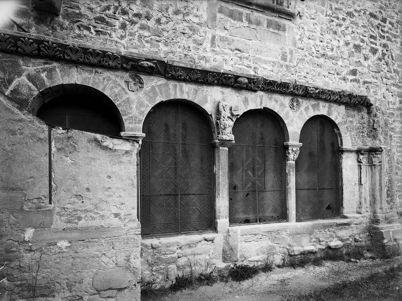 Vestiges du cloître, les quatre arcatures de la face ouest