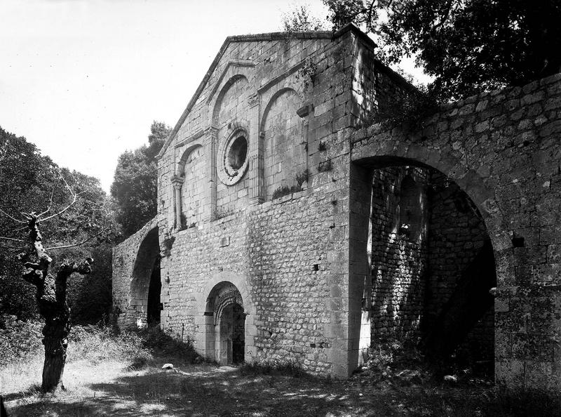 Vestiges, façade d'entrée