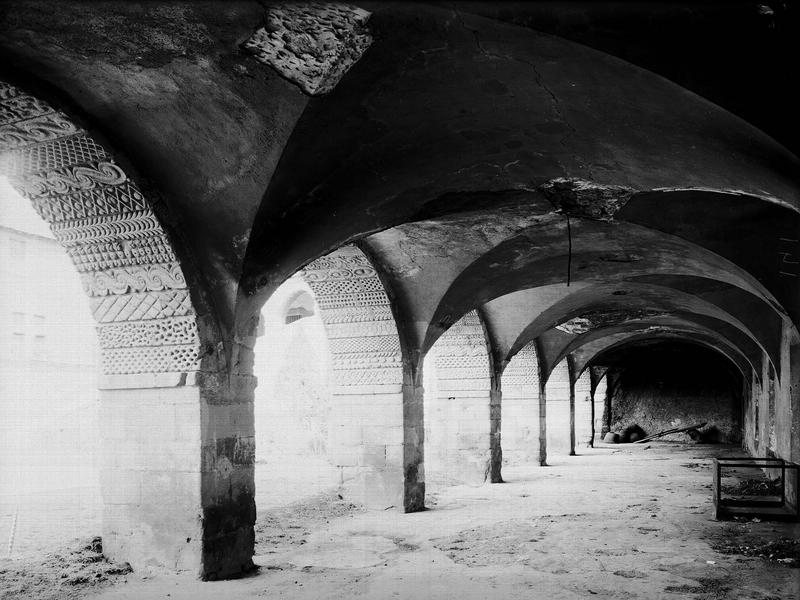 Intérieur de la galerie sur cour