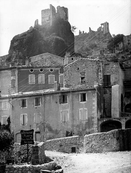 Ruines vues du village