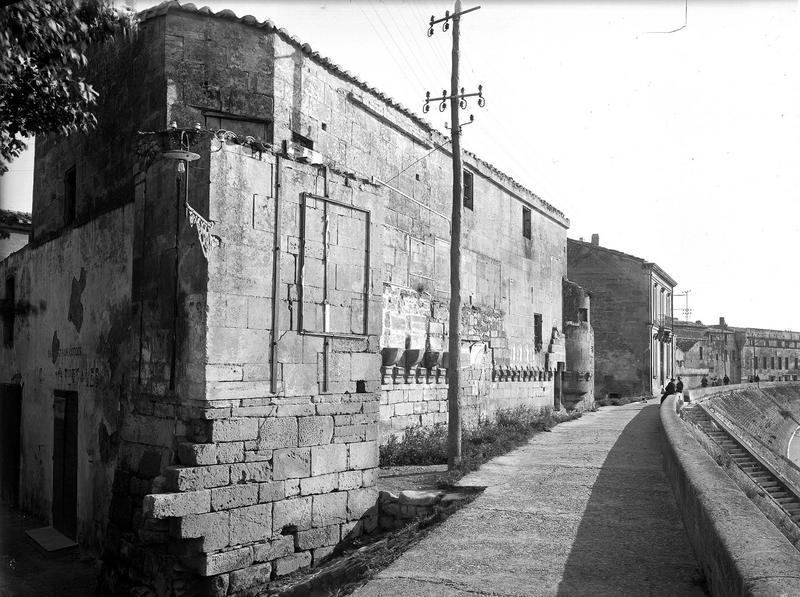 Habitations appuyées aux fortifications