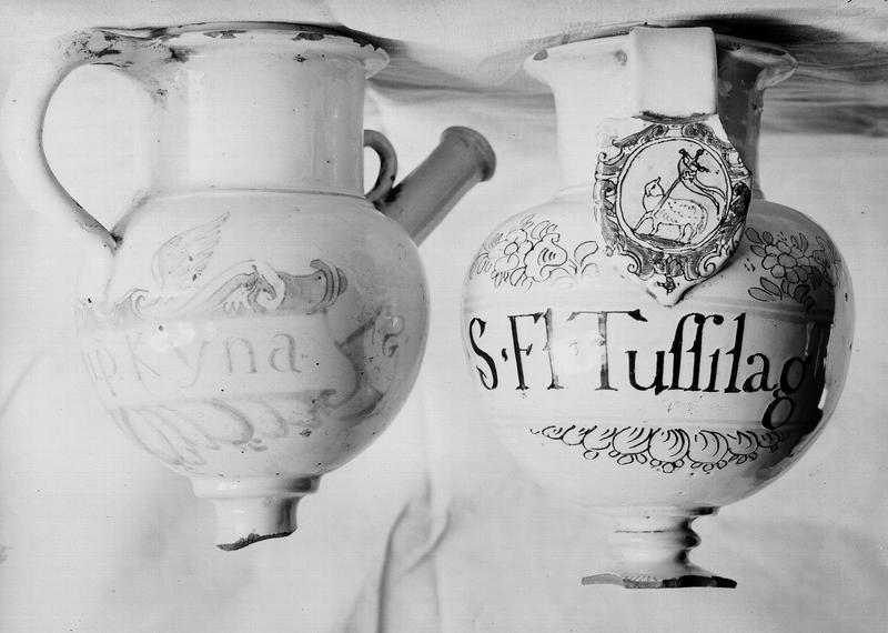 Pots à pharmacie - © Ministère de la Culture (France), Médiathèque du patrimoine et de la photographie, diffusion RMN-GP