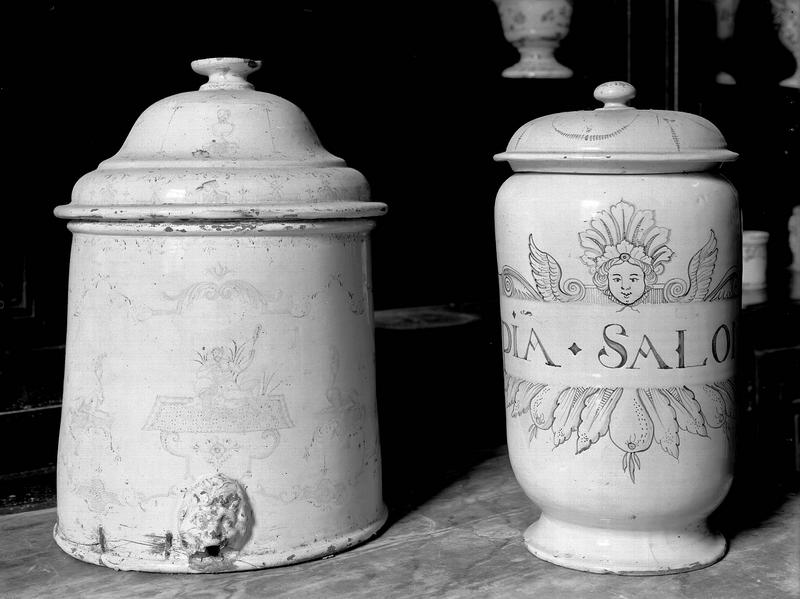 Pots à pharmacie