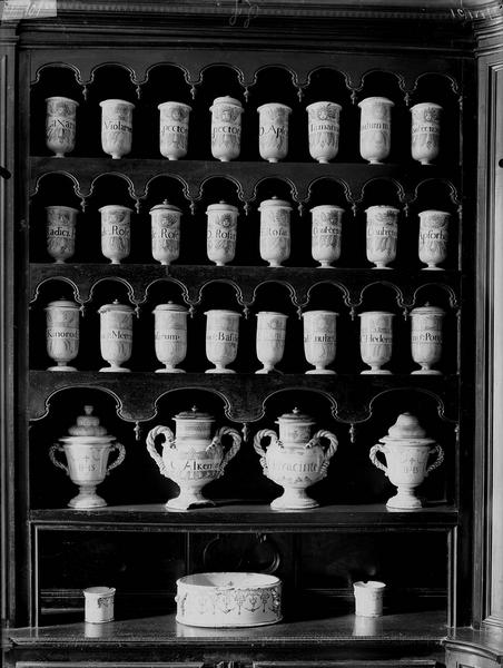 Pots à pharmacie