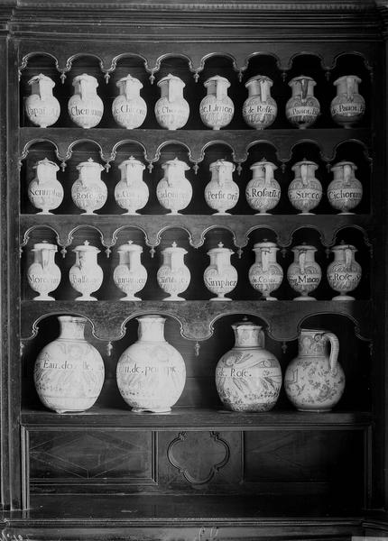 Pots à pharmacie