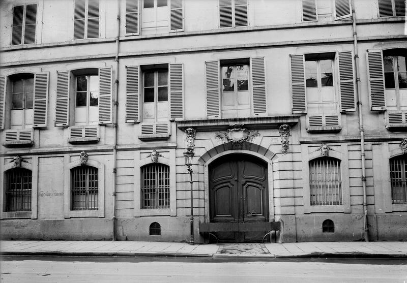 Construit par Chenard d'Honcourt, brasserie Lyonnaise vers 1790, façade