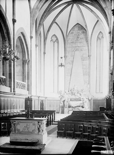 Vue du choeur : mausolée du Maréchal de Saxe