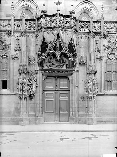 Façade nord portail Saint-Laurent : tympan, martyre de saint Laurent, statue Adoration des mages à gauche