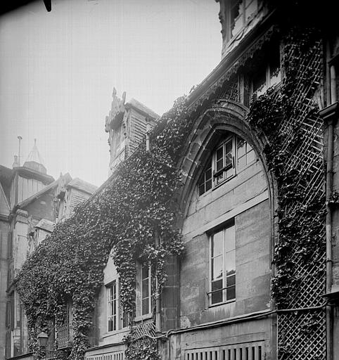 Vue du mur extérieur du couvent